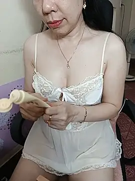 Moona heny online show from July 15, 2026, 11:34 pm