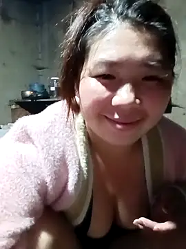 quynhkoolbae online show from May 11, 2026, 1:23 pm