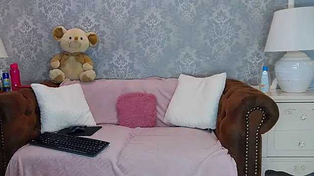 Ella Raven online show from June 25, 2026, 4:43 am