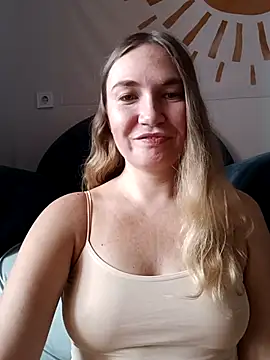 KisaVixen online show from October 4, 2025, 9:22 am