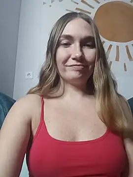 KisaVixen online show from November 18, 2025, 4:32 pm