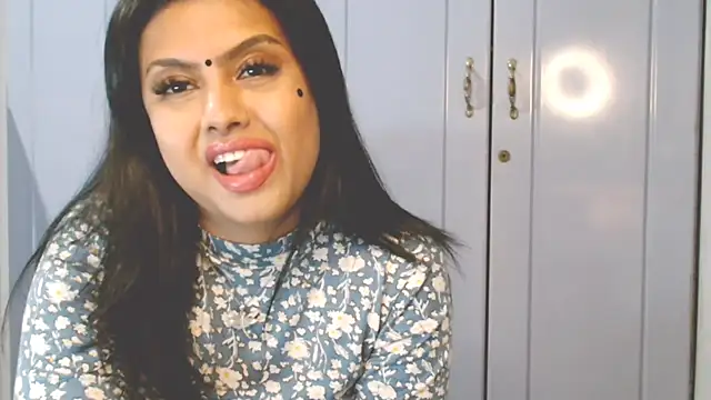 Indian GlowingMiax online show from October 19, 2025, 5:05 pm