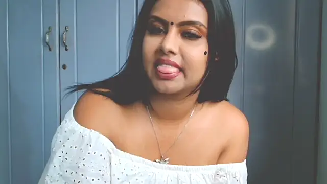 Indian GlowingMiax online show from October 10, 2025, 1:23 pm