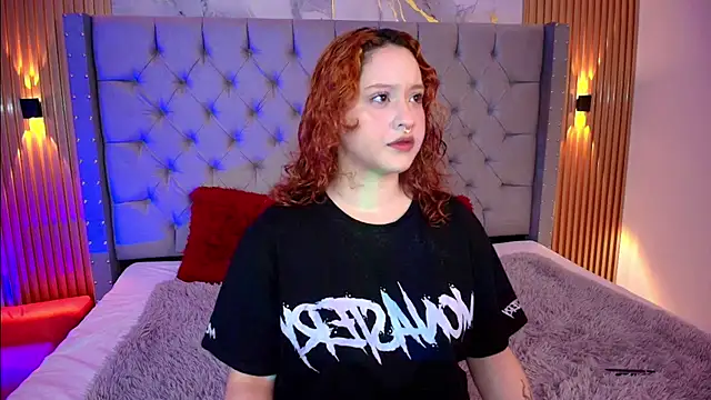 Snapshot of Suxan_White_ chatting on February 6, 2026, 12:23 pm Suxan White online show from February 6, 2026, 12:23 pm