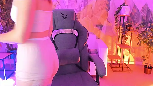 AgataWillis online show from November 28, 2025, 11:21 am