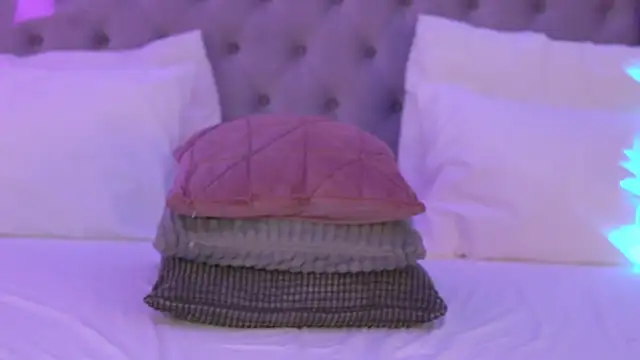 NovaDiamond online show from April 17, 2026, 4:48 am