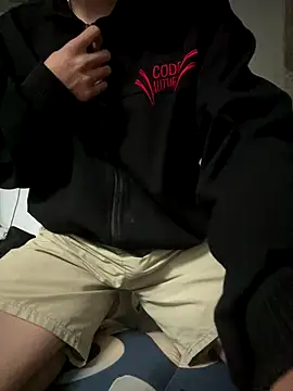 linh21107 online show from December 3, 2025, 5:34 pm