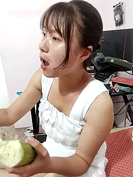 linda bae00 online show from October 15, 2025, 7:38 am