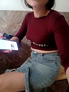 Snapshot of linda_bae00 chatting on April 23, 2026, 1:56 am linda bae00 online show from April 23, 2026, 1:56 am