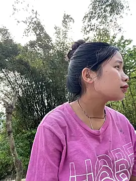 Snapshot of beobeo_2xx chatting on April 9, 2026, 1:40 am beobeo 2xx online show from April 9, 2026, 1:40 am