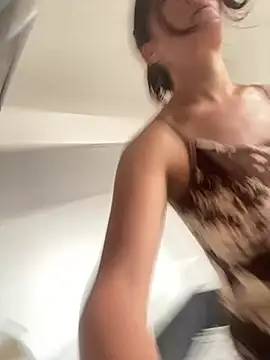 Snapshot of Danielaeliana chatting on January 9, 2026, 4:14 pm Danielaeliana online show from January 9, 2026, 4:14 pm