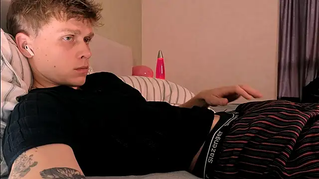 TalkingHead 0  online show from September 30, 2025, 8:53 am