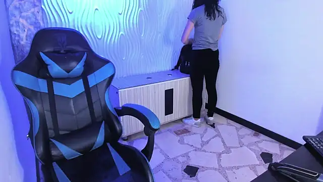 alison moon7 online show from November 8, 2025, 11:25 am