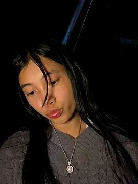 EmLy02 online show from November 3, 2025, 12:09 pm