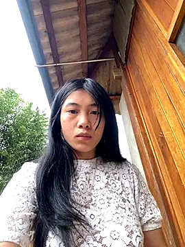 EmLy02 online show from November 14, 2025, 1:31 am