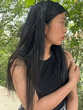 Snapshot of EmLy02 chatting on April 9, 2026, 10:21 am EmLy02 online show from April 9, 2026, 10:21 am