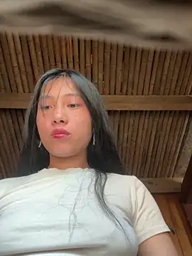 Snapshot of EmLy02 chatting on April 13, 2026, 1:09 am EmLy02 online show from April 13, 2026, 1:09 am