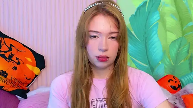 Snapshot of Gwen_Greens chatting on October 18, 2025, 8:33 pm Gwen Greens online show from October 18, 2025, 8:33 pm
