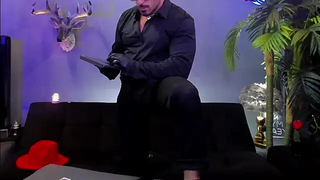 Snapshot of dennis_cox1 chatting on April 10, 2026, 12:01 pm dennis cox1 online show from April 10, 2026, 12:01 pm