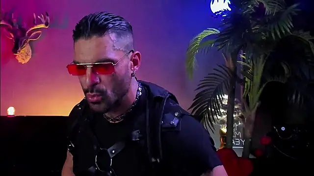 Snapshot of dennis_cox1 chatting on April 5, 2026, 1:45 am dennis cox1 online show from April 5, 2026, 1:45 am