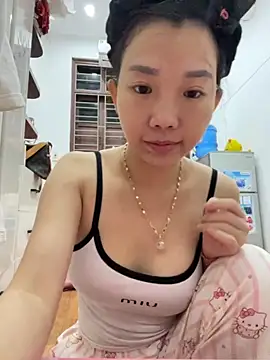 Miumieu online show from November 22, 2025, 1:32 pm