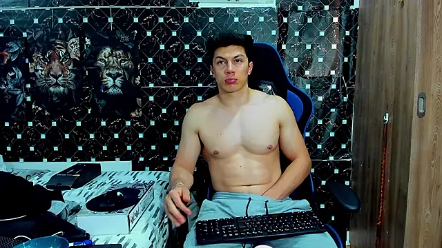 javiersexymann online show from March 16, 2026, 10:12 pm