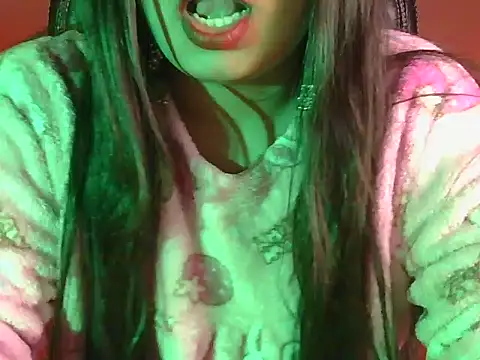 Hot shaly online show from November 10, 2025, 4:56 pm