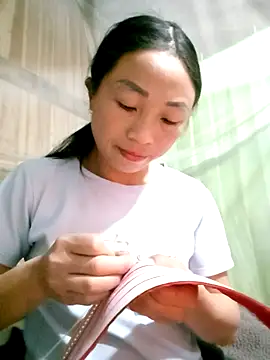 lucybaby00 online show from November 23, 2025, 11:04 pm