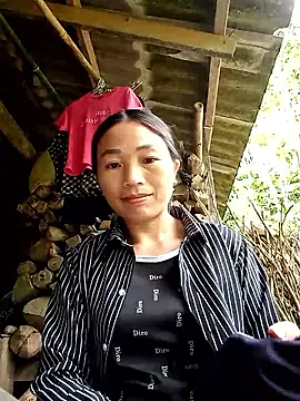 lucybaby00 online show from May 19, 2026, 1:56 am