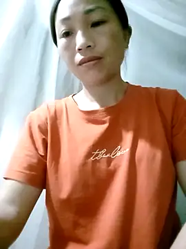 lucybaby00 online show from April 16, 2026, 10:45 pm