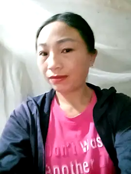 lucybaby00 online show from December 22, 2025, 9:37 pm