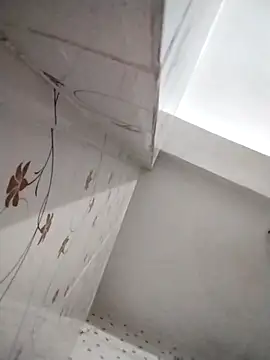 khhlmn online show from October 15, 2025, 4:04 pm