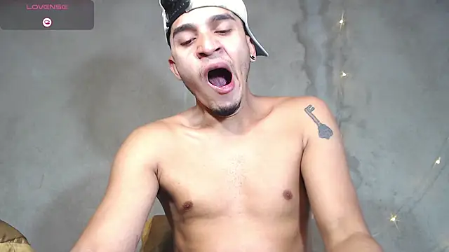 Snapshot of Angel_latinboy chatting on July 25, 2026, 2:01 pm Angel latinboy online show from July 25, 2026, 2:01 pm