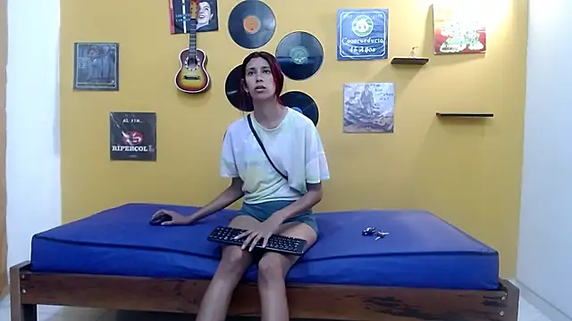 skinnyverus18 online show from March 23, 2026, 12:49 pm