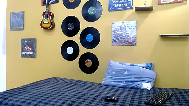 skinnyverus18 online show from April 8, 2026, 7:15 pm