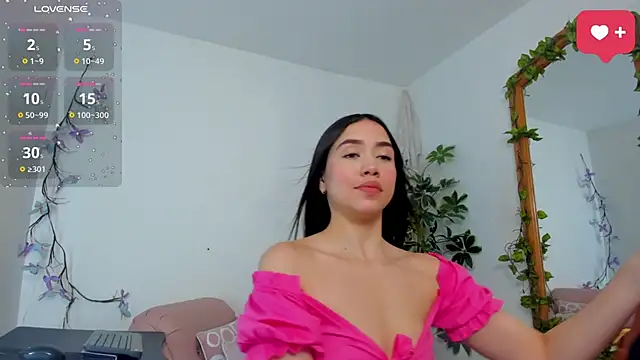 SaraWagner  online show from November 12, 2025, 12:26 am