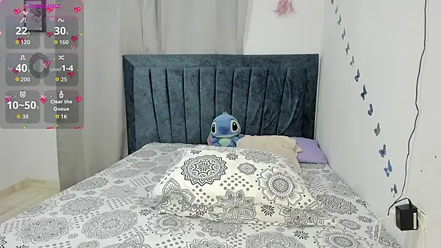 emmie bunny online show from November 27, 2025, 10:43 pm