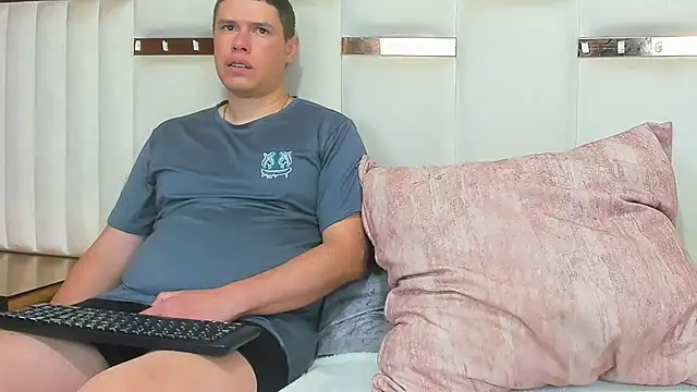 CandyandSteven online show from December 18, 2025, 3:11 am