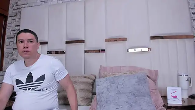 Snapshot of CandyandSteven chatting on March 22, 2026, 3:32 am CandyandSteven online show from March 22, 2026, 3:32 am