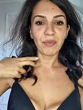 AlyaRei online show from August 3, 2026, 3:29 pm