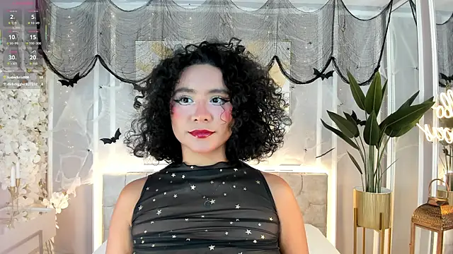 ellette   online show from November 4, 2025, 7:28 pm