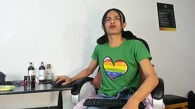 Aisha hotts777 online show from November 28, 2025, 4:23 am