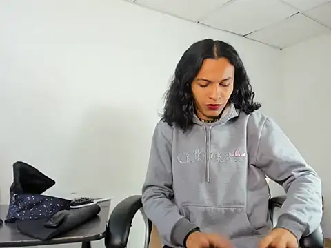 Aisha hotts777 online show from December 2, 2025, 5:09 am