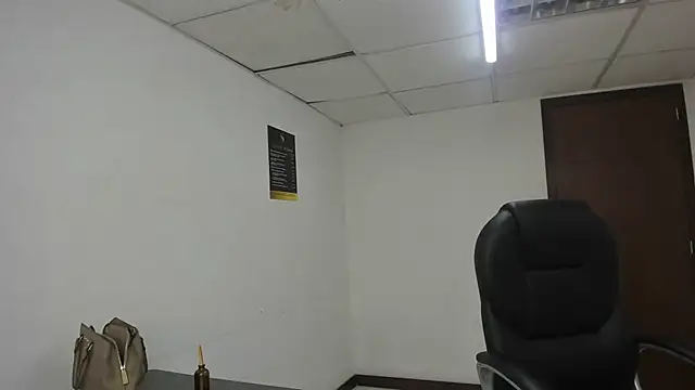 Aisha hotts777 online show from February 27, 2026, 4:01 am