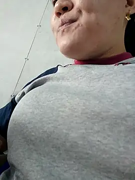 Snapshot of _Babyrose_ chatting on November 7, 2025, 8:08 am Babyrose online show from November 7, 2025, 8:08 am