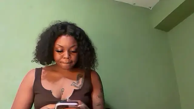 Snapshot of Liaprettygirl chatting on April 6, 2026, 2:40 am Liaprettygirl online show from April 6, 2026, 2:40 am