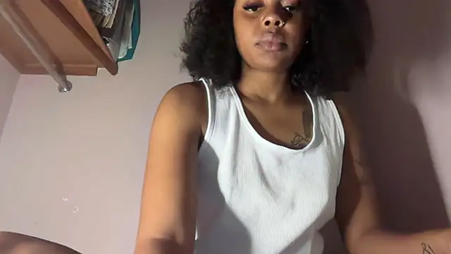 Snapshot of Liaprettygirl chatting on March 15, 2026, 7:37 am Liaprettygirl online show from March 15, 2026, 7:37 am