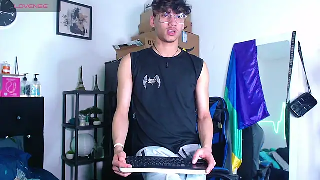 Gael Jones online show from October 5, 2025, 5:42 am