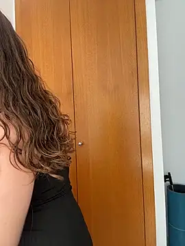 TenderLaGlamor online show from February 26, 2026, 12:38 pm