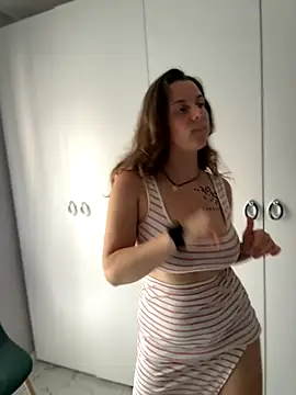 TenderLaGlamor online show from September 21, 2025, 12:43 pm